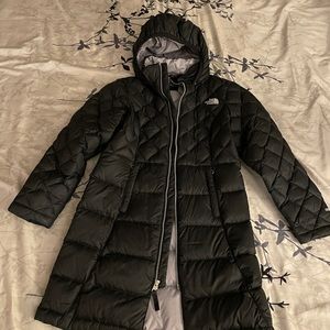The Northface Girls winter parka coat 550 - Girls size 10-12